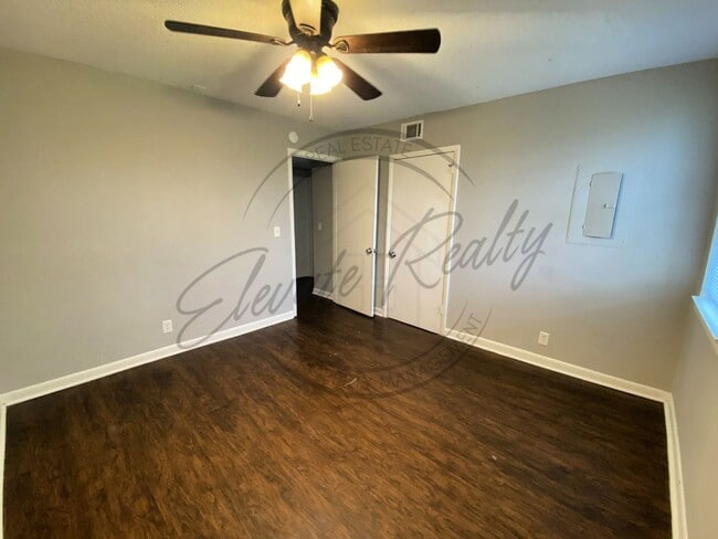 Building Photo - Updated Two Bedroom Ranch Duplex in Hermitage, 1/2 off First Months Rent!