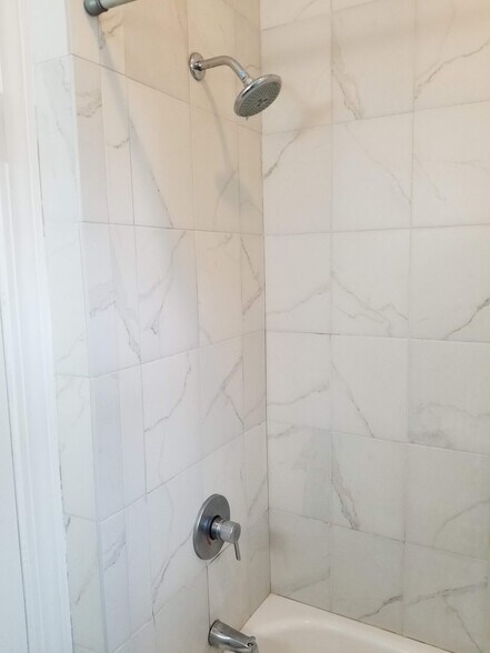 Building Photo - 255 Kelton St