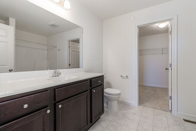 Building Photo - 7864 Oak Brook Dr