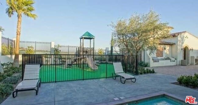 Building Photo - 20329 Paseo Los Arcos