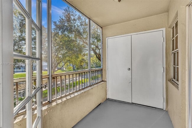 Building Photo - 2810 N Oakland Forest Dr