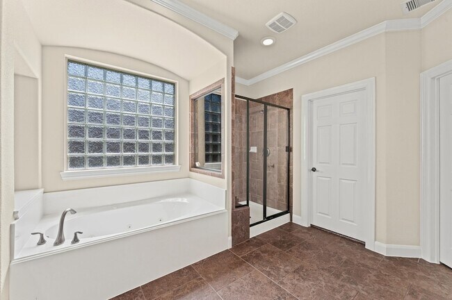 Building Photo - 10 Cayuga Pond Ct