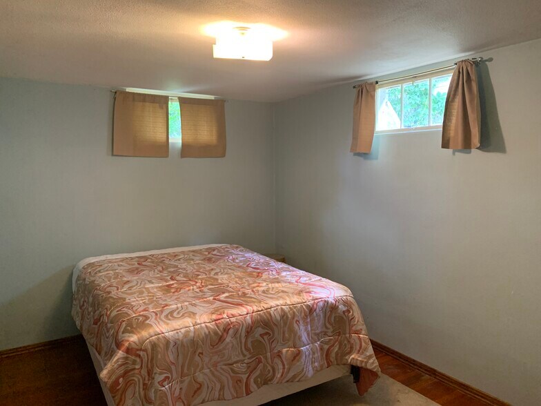 Building Photo - 1210 Foyer Ave