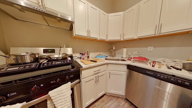 Interior Photo - 35 E Division