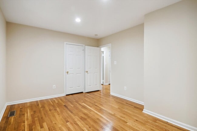 Building Photo - 5 BR 4.5 BA home with inground heated pool and extensive hardscape!