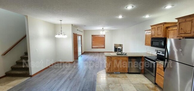 Building Photo - 518 S Benjamin Ave