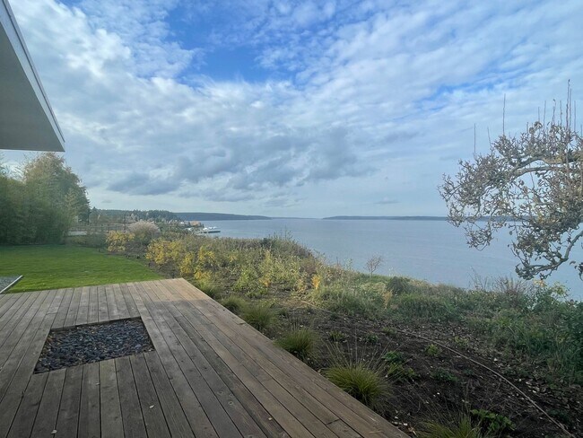 Building Photo - Spectacular View Home In Langley and Fully Furnished!