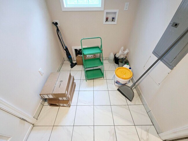 Building Photo - Amazing 4 bed room 3 bathroom home in the country with a large Private lot fully updated!!!!!!!