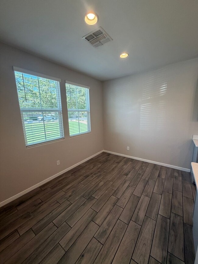 Building Photo - Unique opportunity! Rent a NEWER home in Tempe!! This home features 4 bedrooms & 3.5 baths with 2...