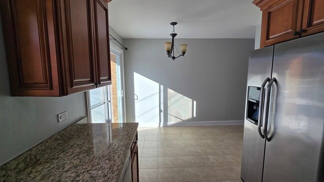 Building Photo - 454 E Park Ave