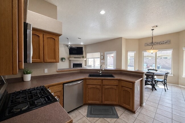 Building Photo - 10745 E 38th Ln