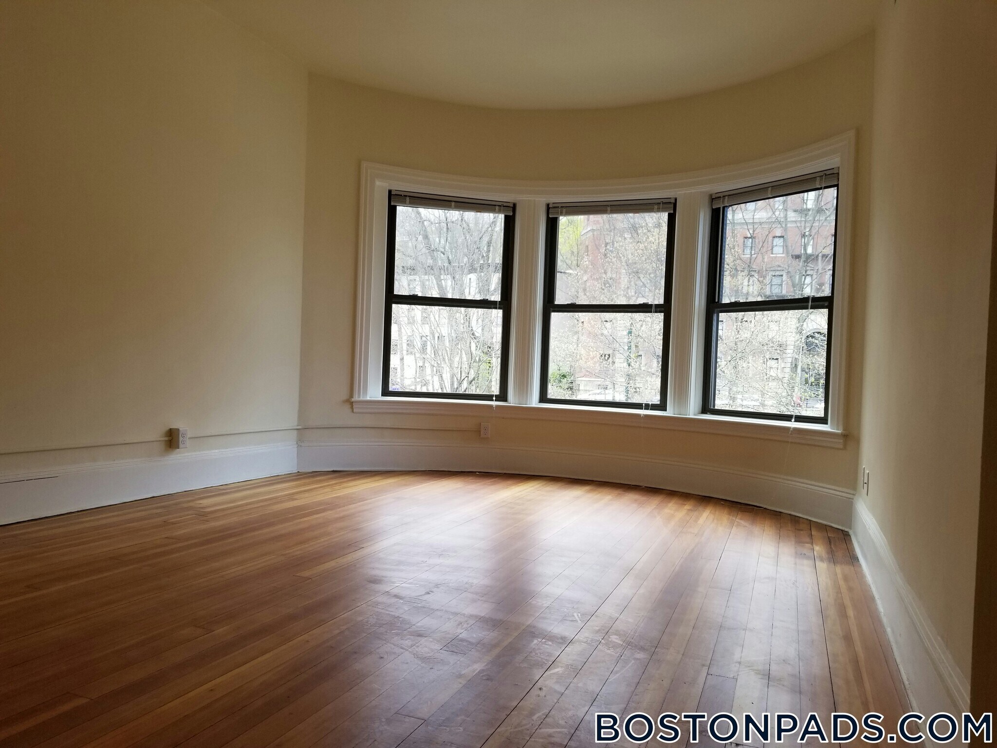 Building Photo - 1463 Beacon St