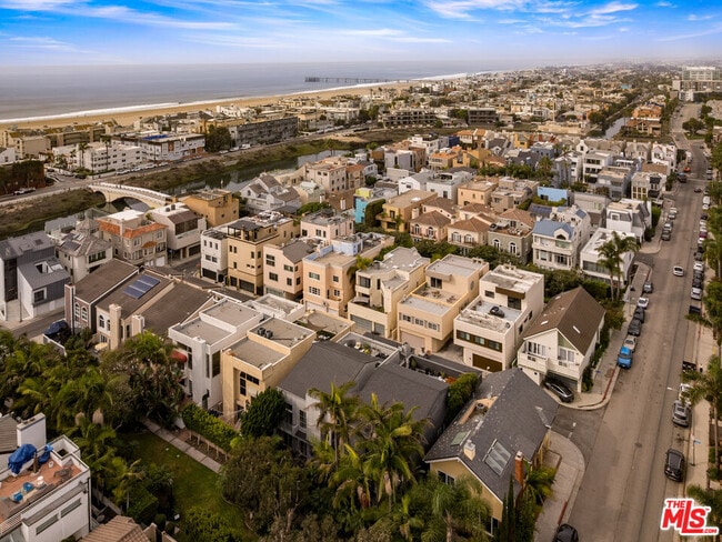 Building Photo - 131 Mast Mall