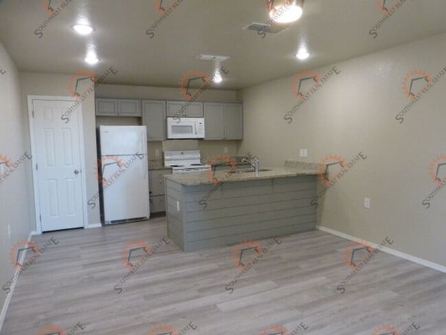 Building Photo - Modern 2 bedroom 2 bath apartment- W&D in ...