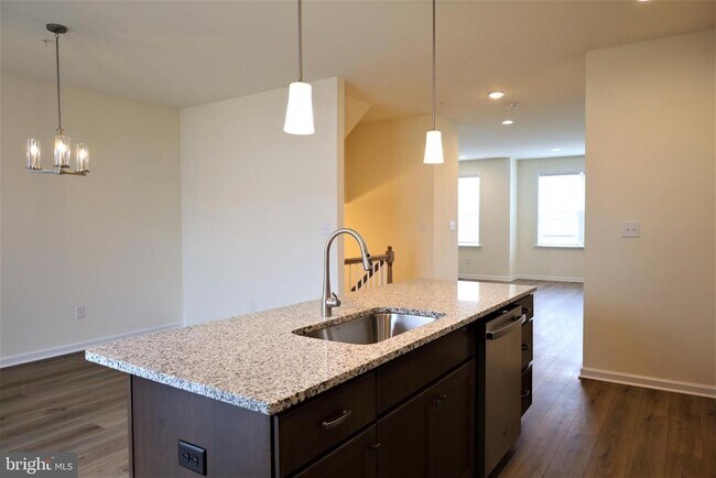 Building Photo - 61 Becker Dr