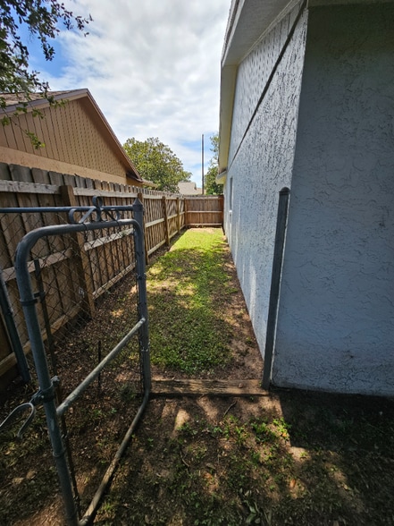 Building Photo - 1703 Newland Pl