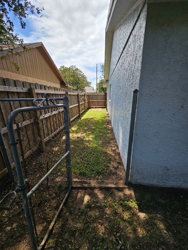 Building Photo - 1703 Newland Pl