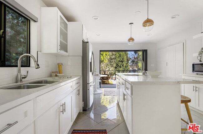 Building Photo - 1057 N Ave 49