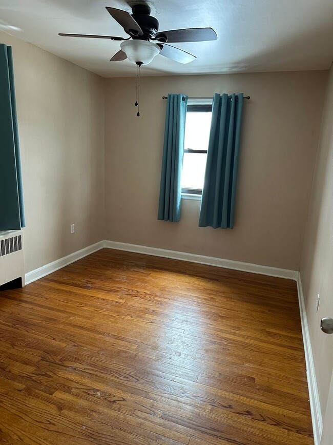 Building Photo - 3 Bedroom Brick Cape Cod in Central York School District!