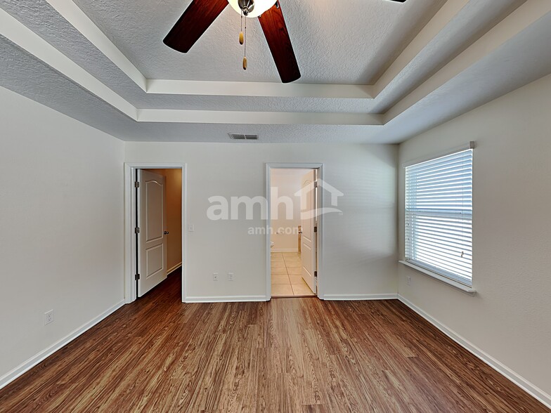 Building Photo - 556 Drysdale Dr