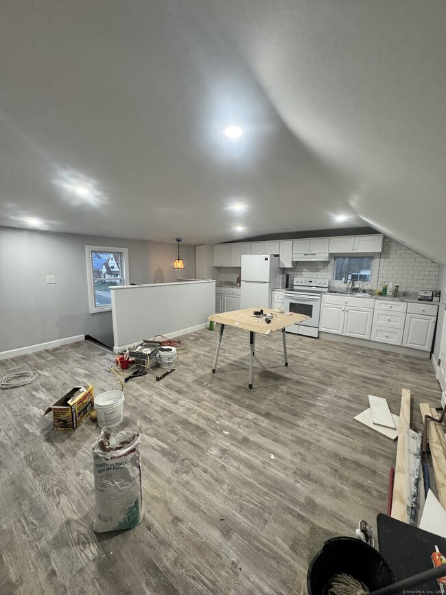 Building Photo - 741 Lindley St