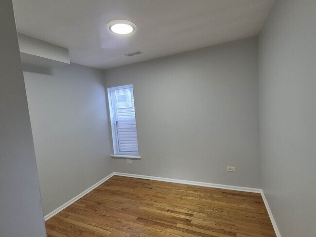 Building Photo - 6840 S Claremont Ave