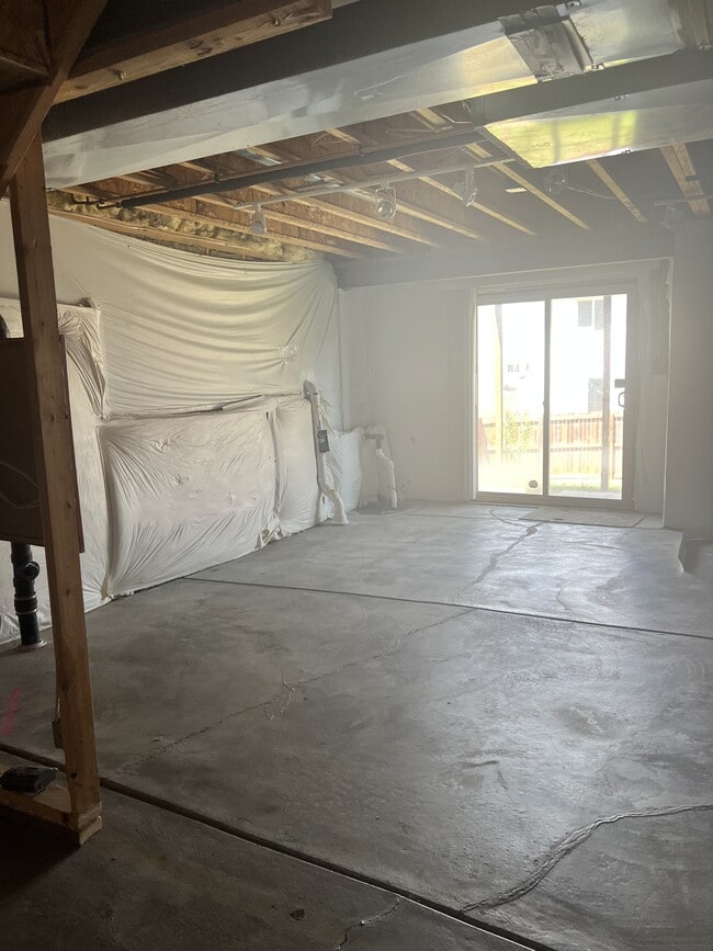 Building Photo - 230 Bonanza Dr