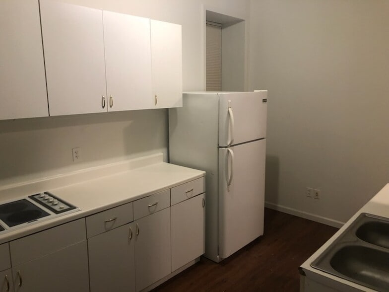 Kitchen - 2223 Alberta St