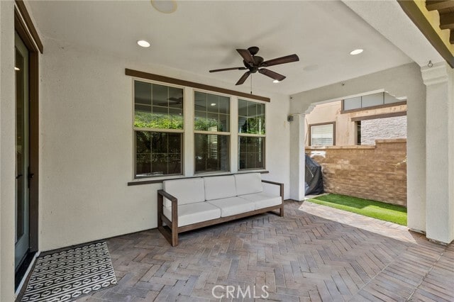 Building Photo - 33 Gamella