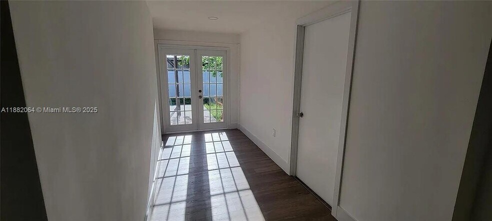 Building Photo - 2513 Island Dr
