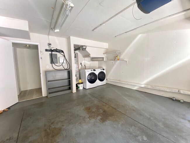 Building Photo - Charming 2-Bedroom Townhouse in Fremont - ...