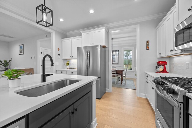 Building Photo - Exquisite 4 Bedroom/4 bath home in the Wyn...