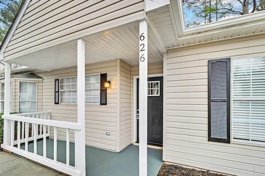Building Photo - 626 Waynes Ct SE