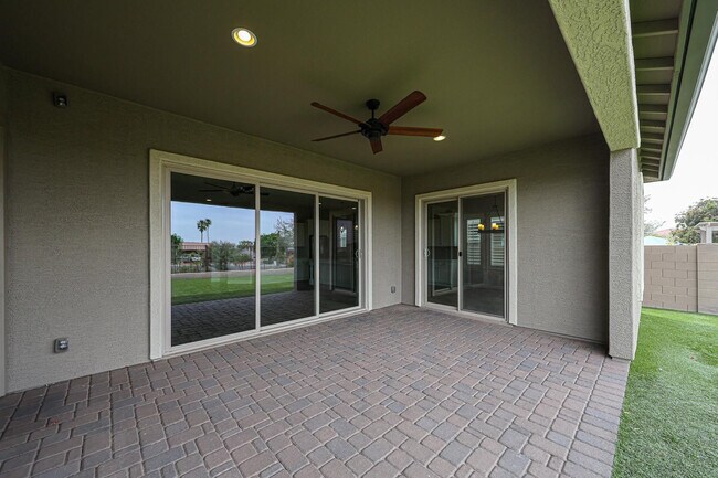 Building Photo - 1424 E Pedro Rd