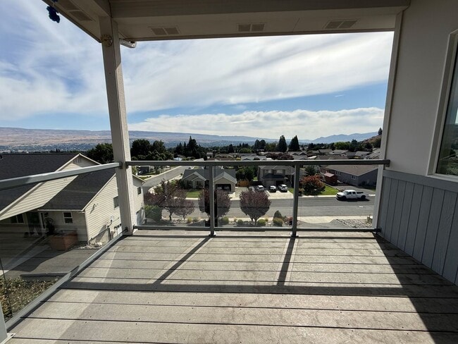 Building Photo - Now renting 3 bedroom House