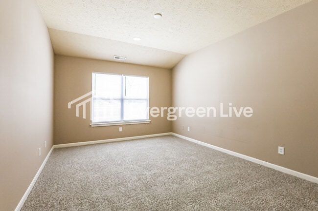 Building Photo - 2004 Lisa Walk Dr