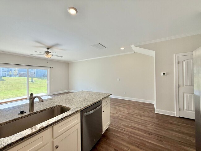 Building Photo - Stunning 3BD, 2.5BA Raleigh Townhome in a ...