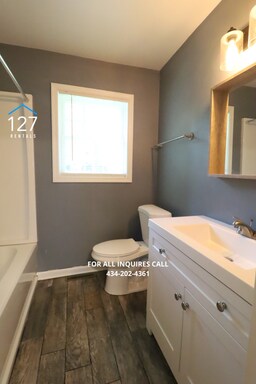 Building Photo - 2-Bedroom Duplex with In-Unit Laundry & Lawn Care Included!
