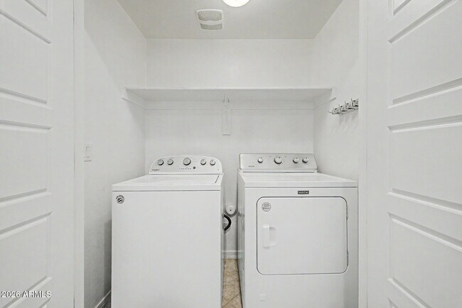 Building Photo - 5550 N 16th St