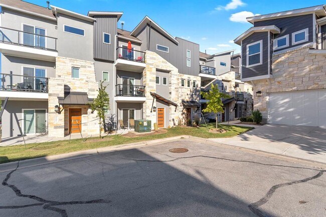 Building Photo - 7203 Bassett Ct