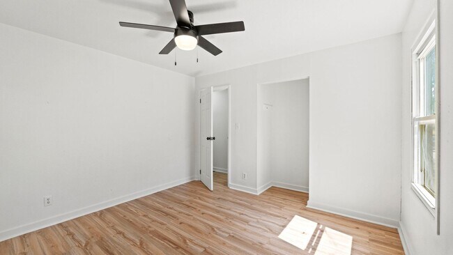 Building Photo - COMING SOON! 3 BEDROOM HOME!