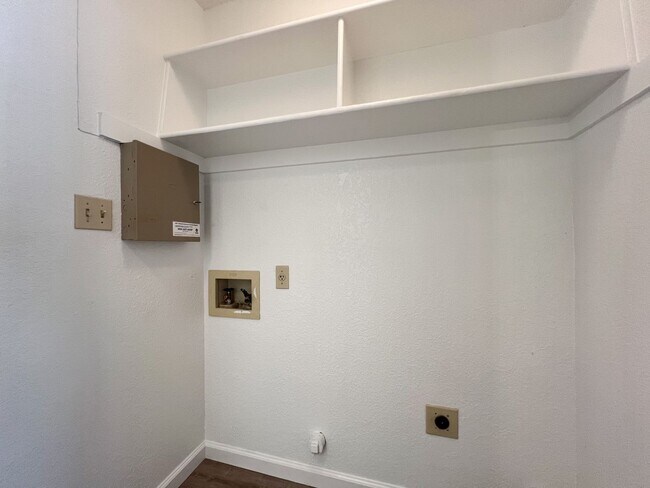 Building Photo - 7489 Maple Tree Wy
