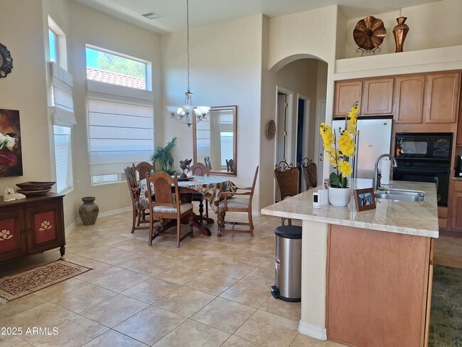 Building Photo - 5715 E la Privada Dr