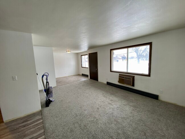Building Photo - 207 Lakeview Ave