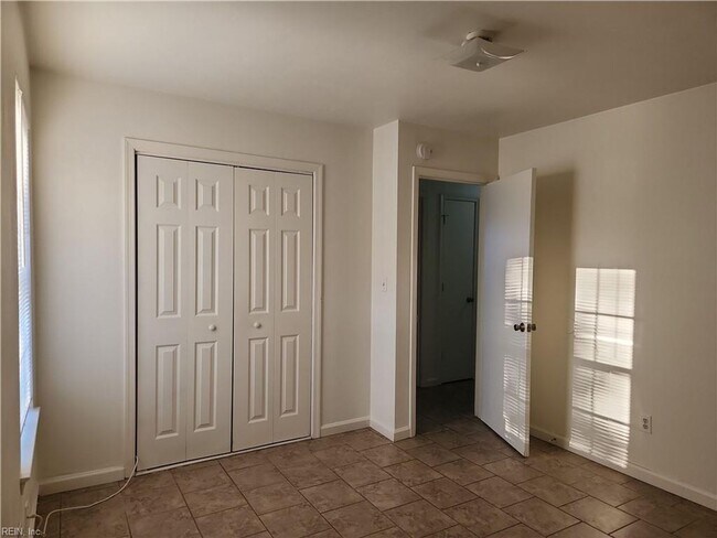 Building Photo - 6045 Bradford Dr