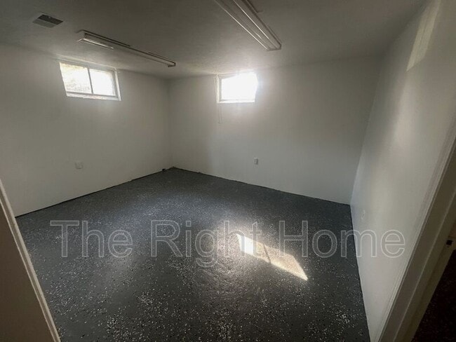 Building Photo - 5417 S 49th St