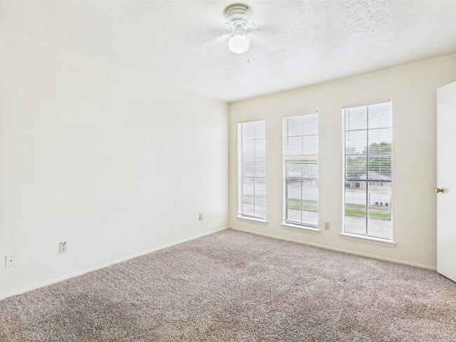 Building Photo - 1108 Welsh Ave