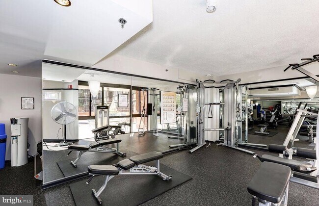 Building Photo - 1001 N Randolph St