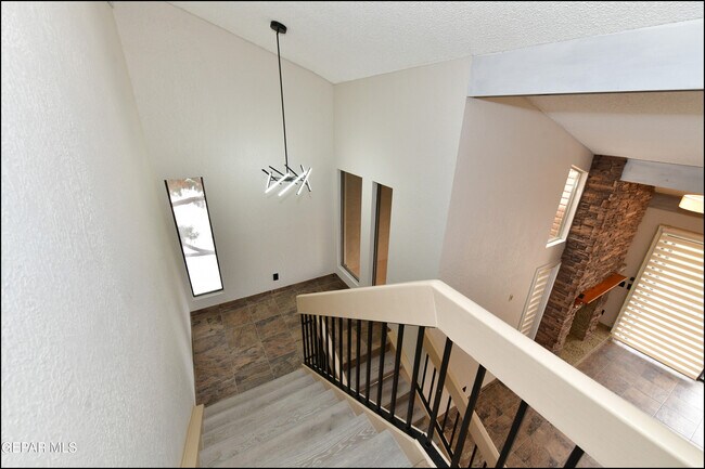 Building Photo - 5900 Mira Hermosa Dr