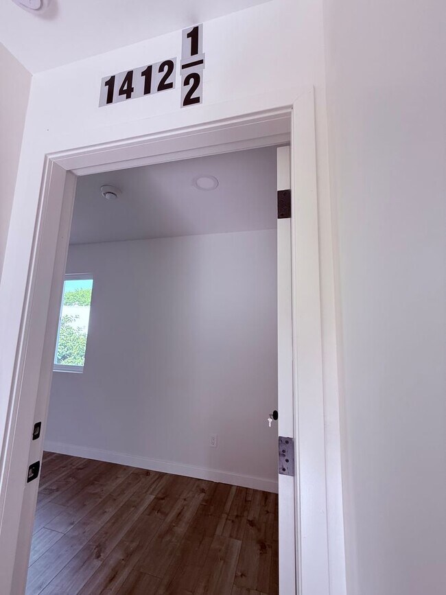 Building Photo - 1414-1412 N Hazard Ave